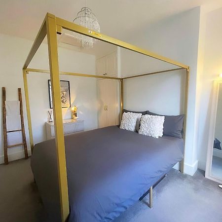 Queen Bedroom In Maida Vale Londra Exterior foto