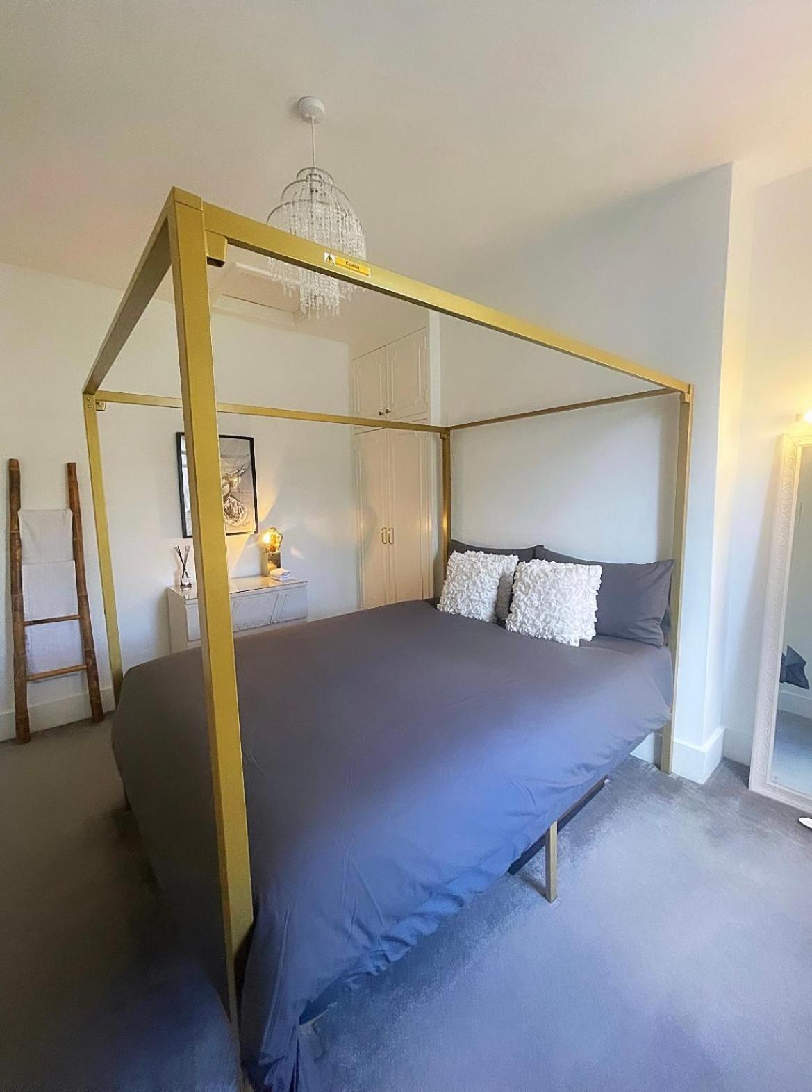 Queen Bedroom In Maida Vale Londra Exterior foto